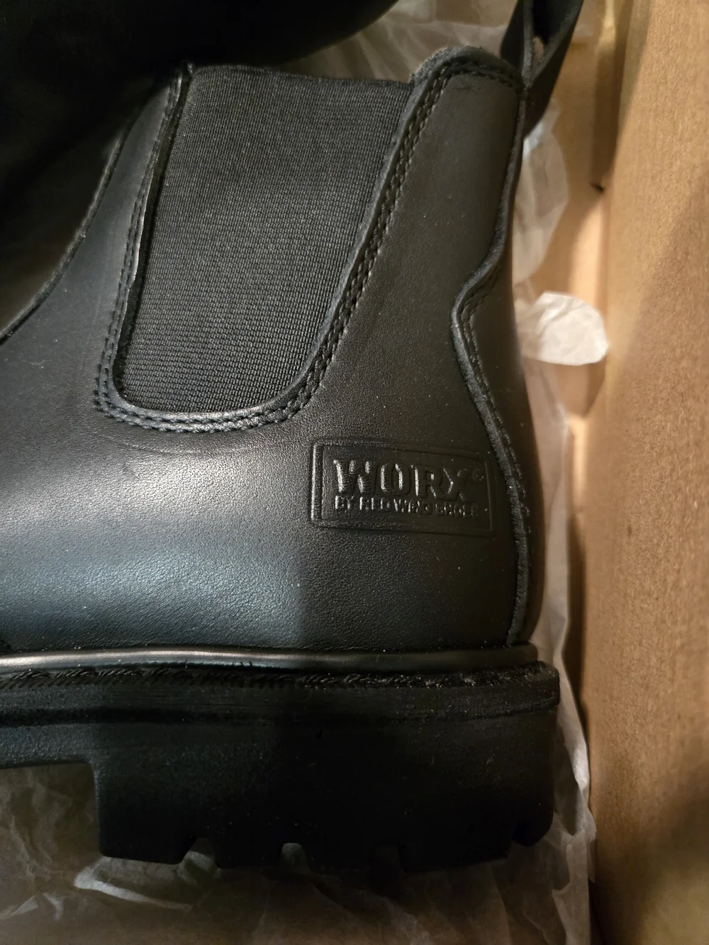 Red Wing Shoes Men's Black Chukka Chelsea Boots